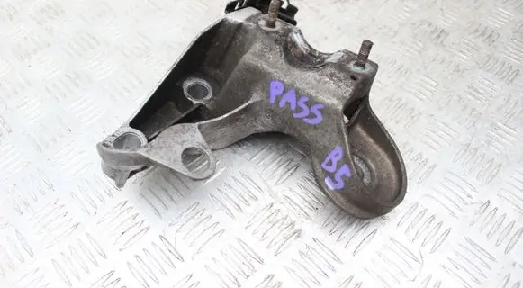Volkswagen PASSAT B5 Engine mounting bracket 4B0199352B