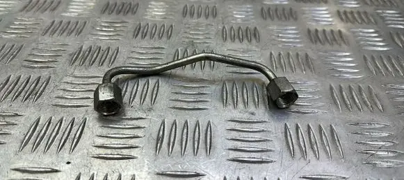 KIA Sorento Fuel injector supply line/pipe 