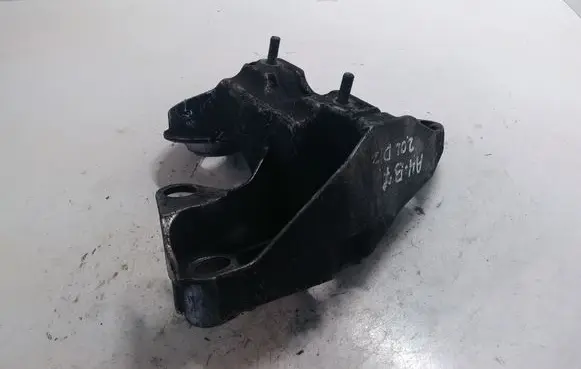 Audi A4 S4 B7 8E 8H Engine mounting bracket 8E0199351