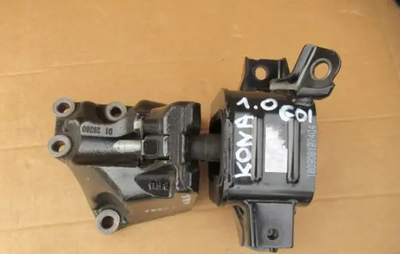 Hyundai Kona I Engine mounting bracket