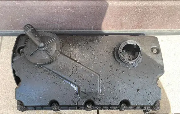 Ford Galaxy Rocker cam cover 038103475N