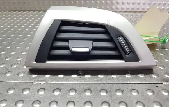 BMW 1 F20 F21 Dashboard side air vent grill/cover trim S26371291 9205355