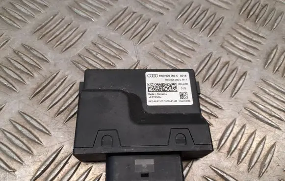 Audi A4 S4 B9 Fuel injection pump control unit/module 8W0906093C