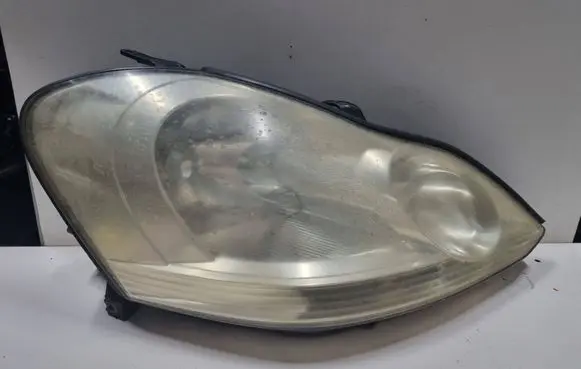 Toyota Avensis Verso Headlight/headlamp