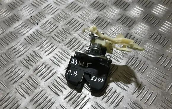 Mercedes-Benz C W203 Seat back rest lock catch a2039200472