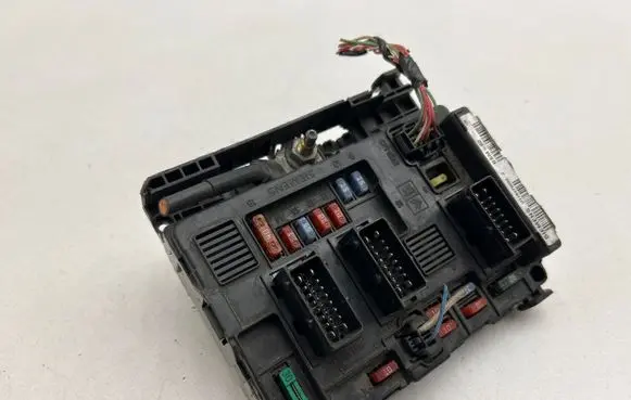 Citroen Berlingo Fuse module 9650618580 Bsmb2