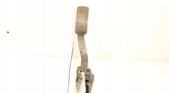 Accelerator throttle pedal
