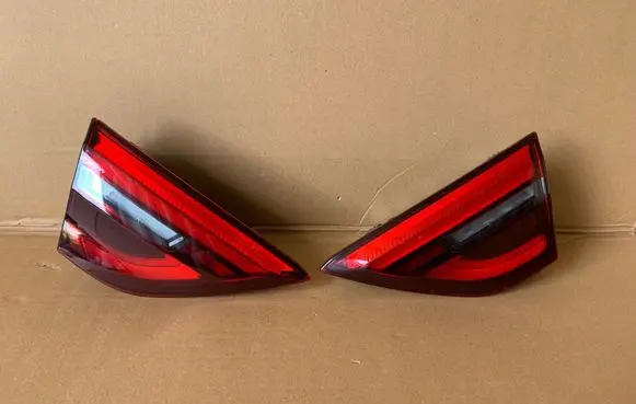 Maserati GranTurismo II Tailgate rear/tail lights 670158869 670158873