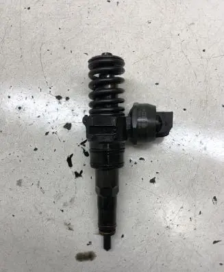 Volkswagen Caddy Fuel injector 038130073AP 0414720221