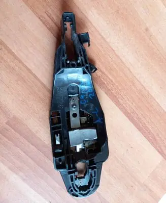 Rear door exterior handle/bracket