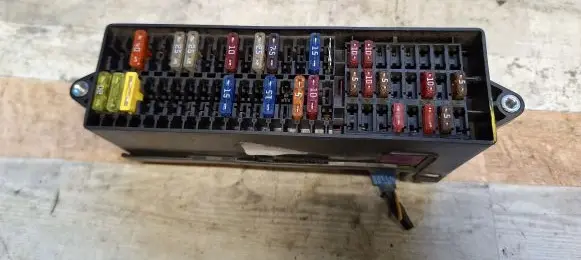 Volkswagen Touran I Fuse box set 1T1970005 1T1970043