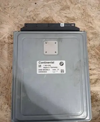 BMW 7 F01 F02 F03 F04 Engine control unit/module 7624032 112000627 MEMSD850