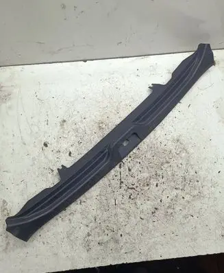 Trunk/boot sill cover protection