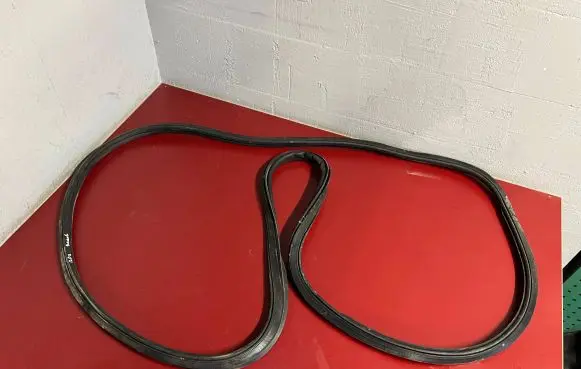 BMW X4 G02 Trunk rubber seal (body) 7424401