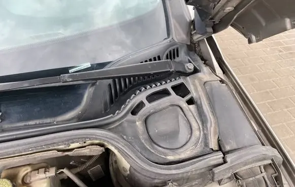 Peugeot 407 Wiper trim