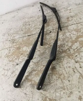 Windshield/front glass wiper blade