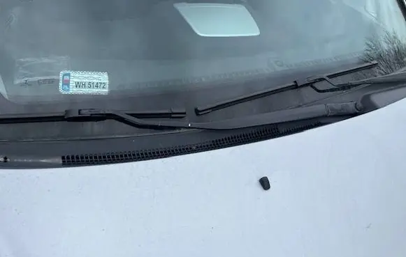 KIA Carens I Front wiper blade arm 
