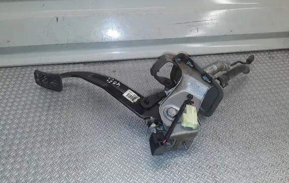 Hyundai i30 Clutch pedal 328022H310 H15DBM