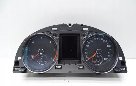 Volkswagen PASSAT B7 Speedometer (instrument cluster) 3AA920970J
