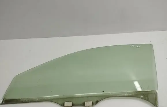 Honda Accord Front door window glass four-door