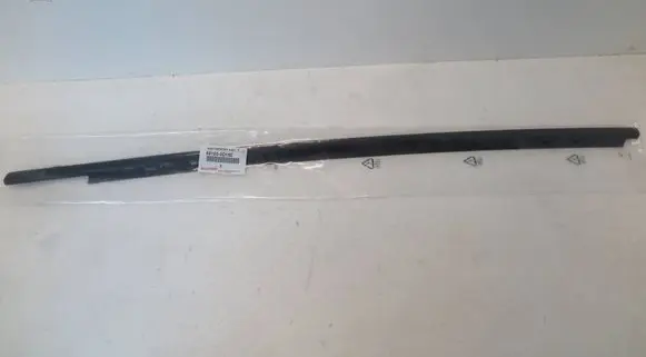 Toyota Yaris Front door windshield rail 68160-0D150