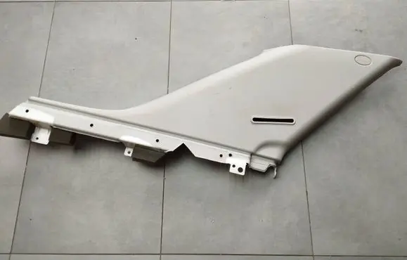 Mercedes-Benz ML W164 (D)pillar trim (top) A1646901925