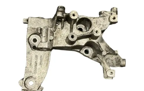 Peugeot 308 Engine mounting bracket 9674030280