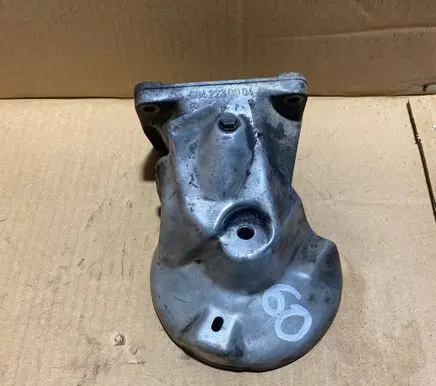 Mercedes-Benz C W202 Engine mounting bracket 6042230004 OM605 M111