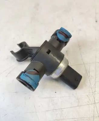 Volvo V60 Fuel pressure sensor 31432653 AEA80 6151A