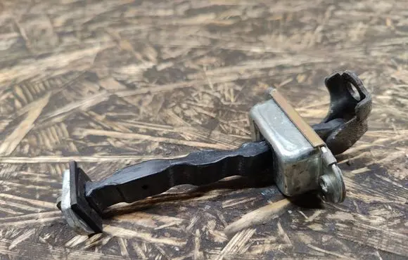 Infiniti G35 Front door check strap stopper