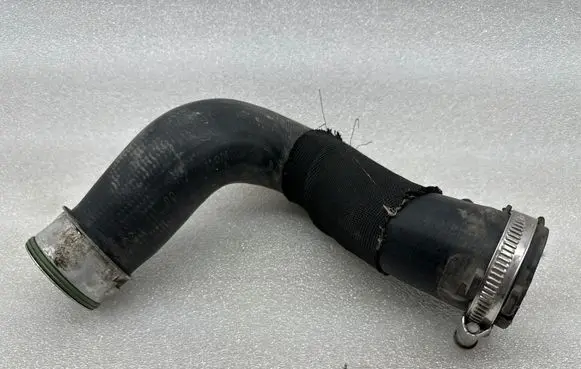 Volkswagen Touareg I Intercooler hose/pipe 7L6145738A