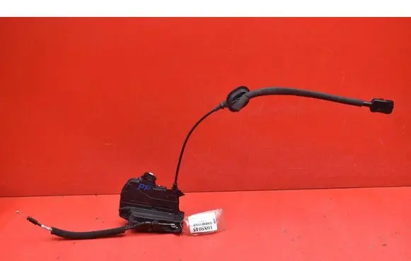 Renault Clio I Front door lock 805024563R