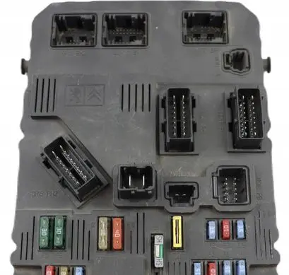 Citroen Berlingo Fuse module 9653667780 S118085120E
