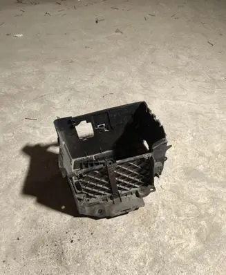 Opel Vivaro Battery box tray T06009A180 244310005R