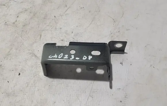 Volvo C40 Fender mounting bracket 31469375