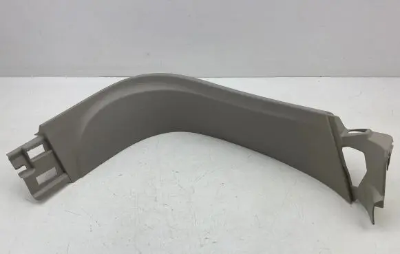 Chrysler Pacifica Tailgate trim 5RJ27PD2AE JR141301 2101140