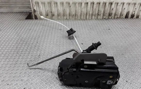 Audi A4 S4 B6 8E 8H Front door lock 8E1837016C