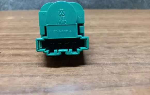 Volkswagen Multivan T5 Brake pedal sensor switch 1C0945511A