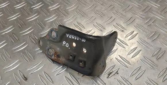Toyota Verso Fender mounting bracket