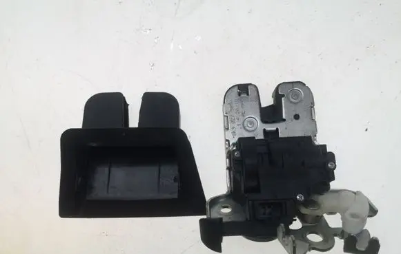 Loading door lock