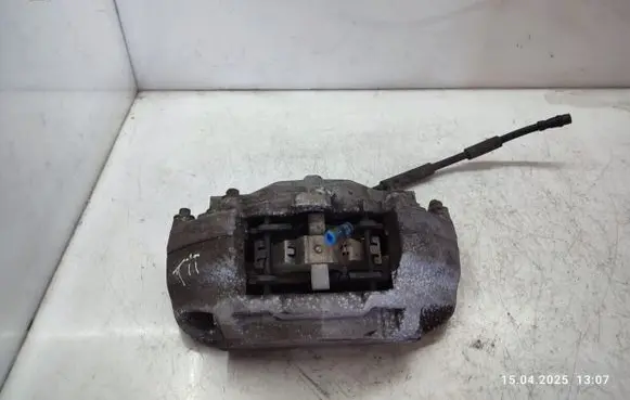 Mercedes-Benz C W205 Front brake caliper