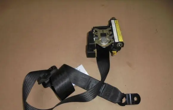 Maserati Quattroporte Front seatbelt 33045573A
