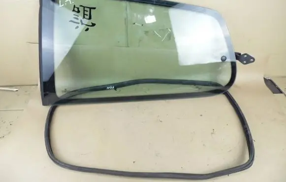 Volkswagen Fox Rear side window 43R001151