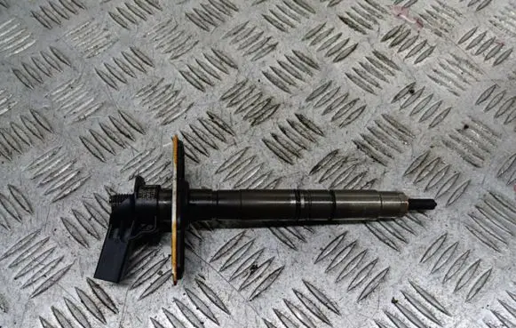Audi A4 S4 B8 8K Fuel injector