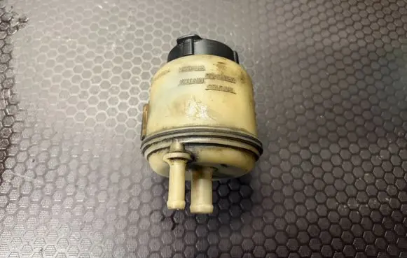 Infiniti FX Brake fluid reservoir 