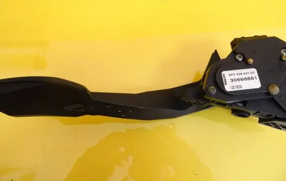 Volvo S60 Accelerator throttle pedal 30666661