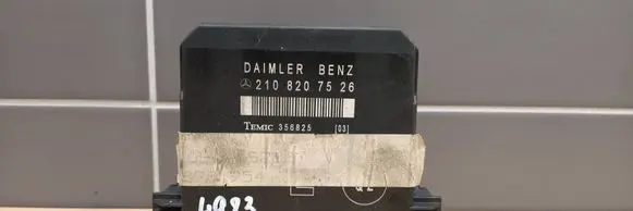 Mercedes-Benz E W210 Door control unit/module 2108207526 356825