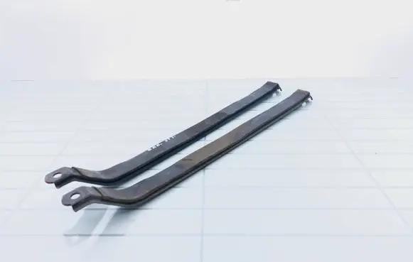 Fuel tank mounting bracket