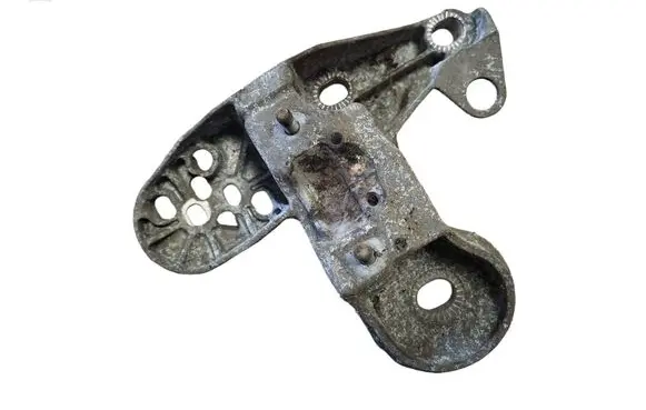 Audi A4 S4 B7 8E 8H Engine mounting bracket 8E0199351M