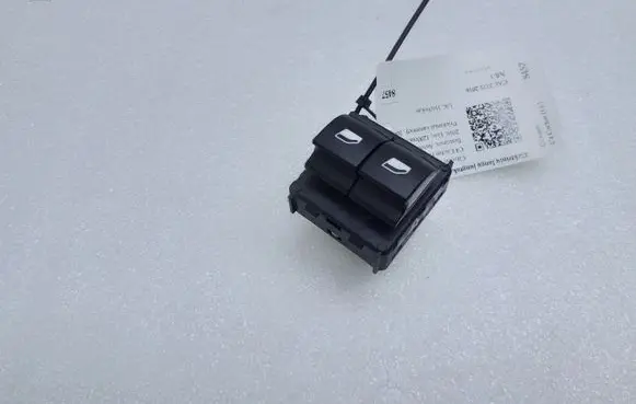 Citroen C4 Cactus Electric window control switch 98016298ZD